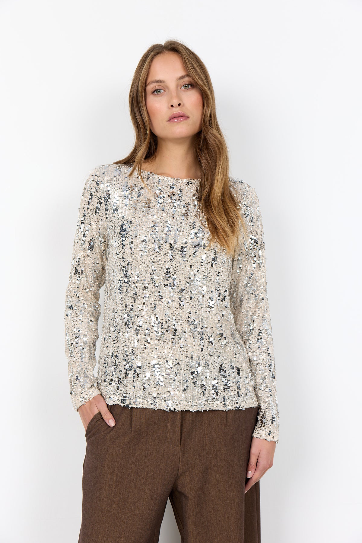 ANGEL 2 – kremfarget paljettbluse fra Soyaconcept