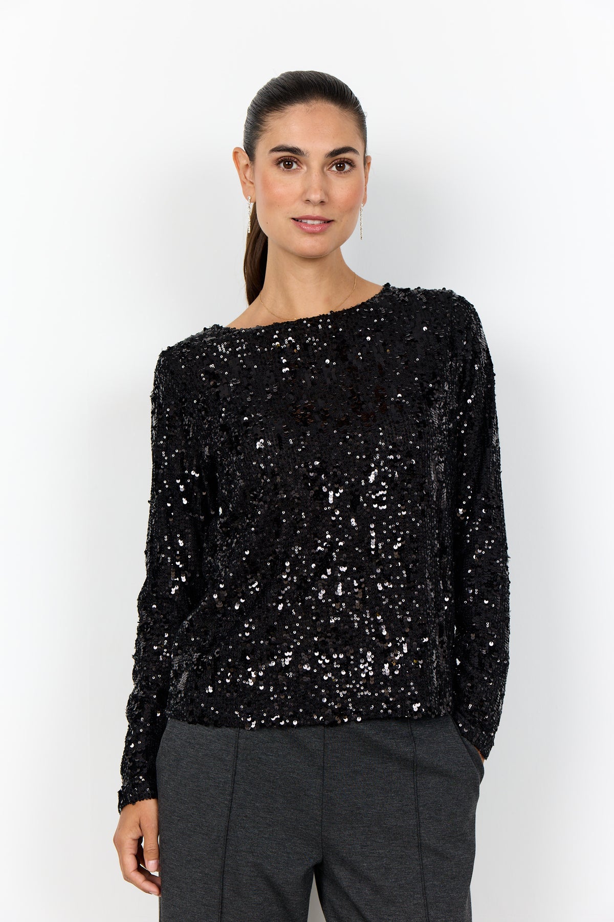ANGEL 2 – sort paljettbluse fra Soyaconcept
