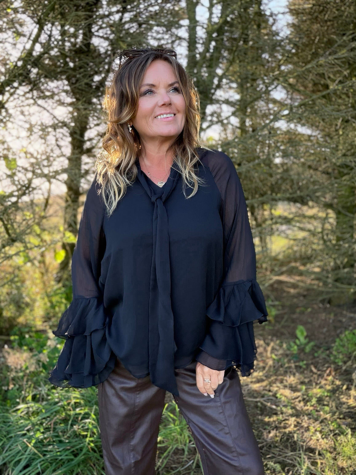 NAIA 11 Bluse – Sort