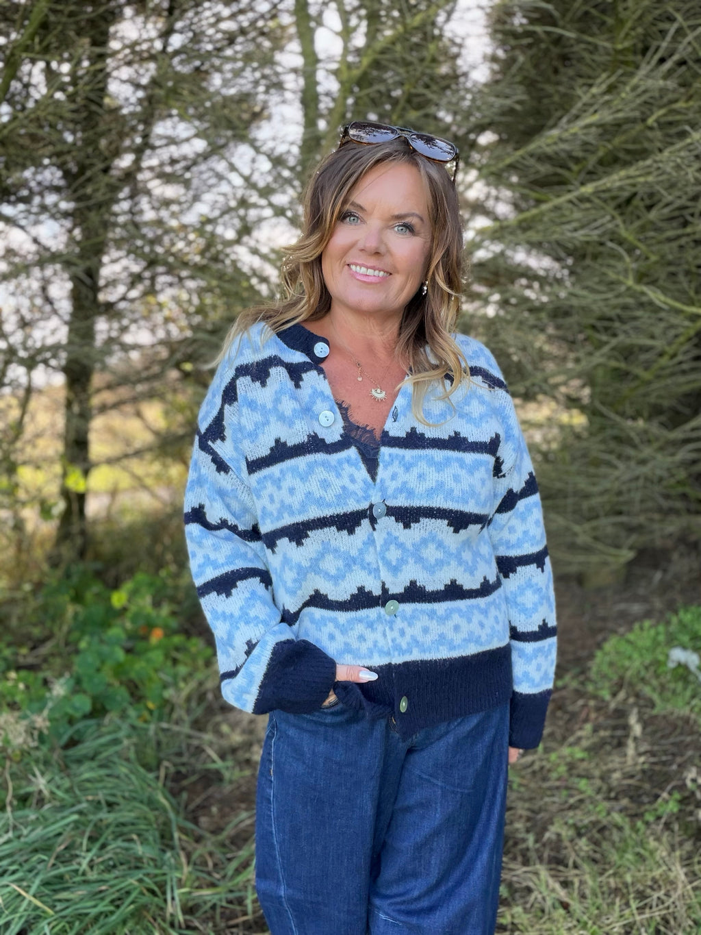 Alpa cardigan med nordisk mønster – blå – Freequent