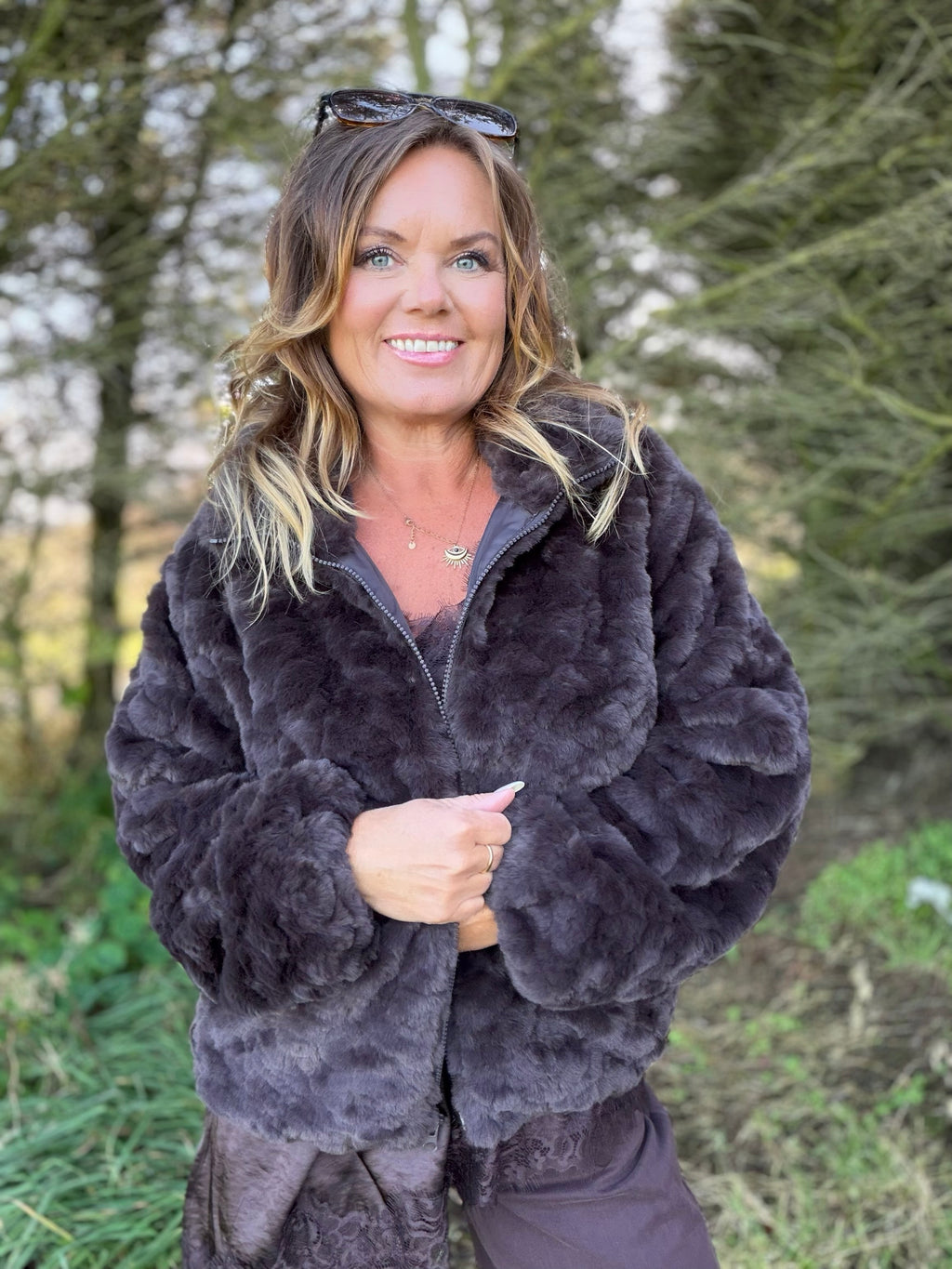 Foby fuskepelsjakke – brun – Freequent