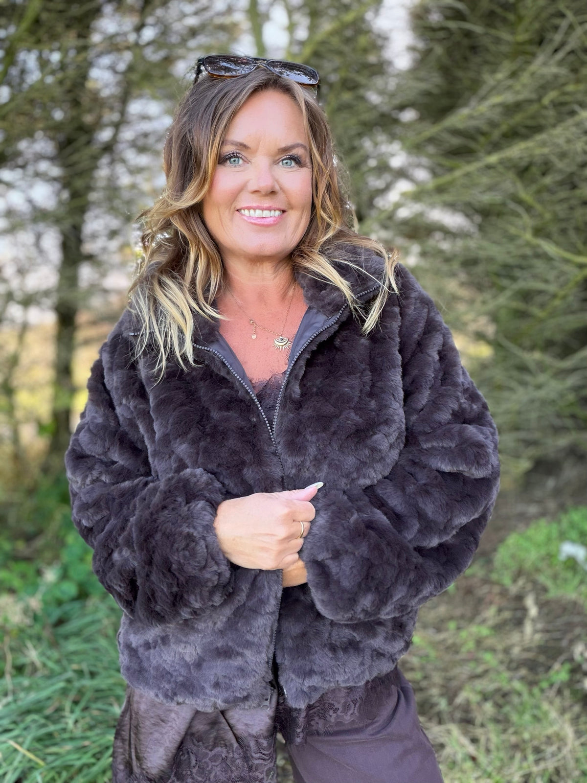 Foby fuskepelsjakke – brun – Freequent