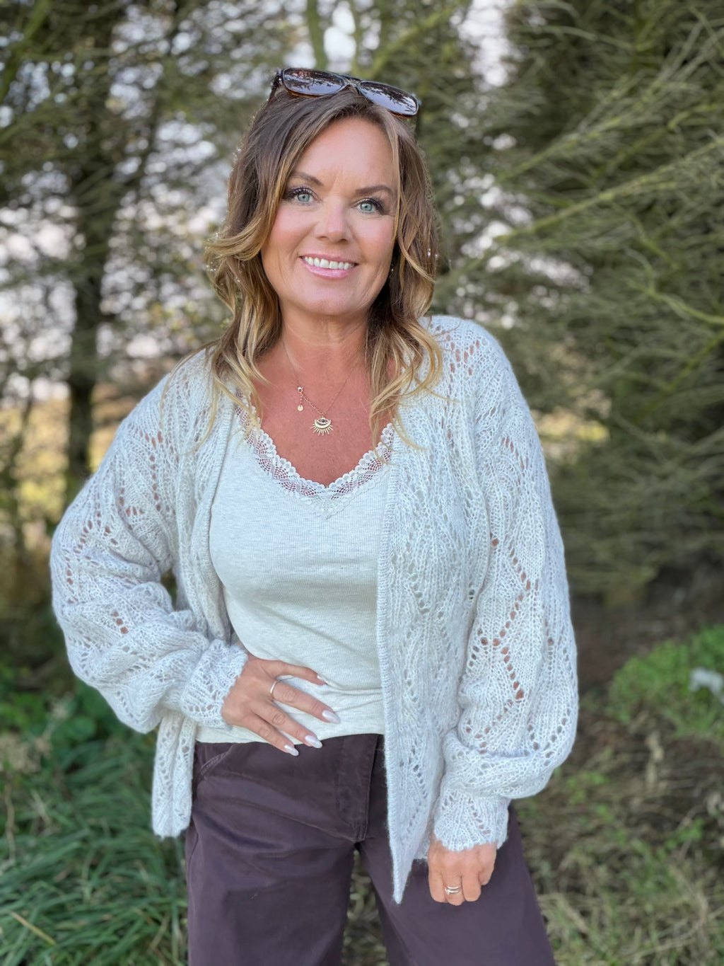 Niso cardigan med hullstrikk – nature – Cream
