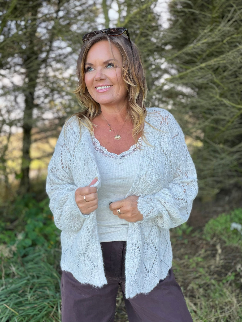 Niso cardigan med hullstrikk – nature – Cream