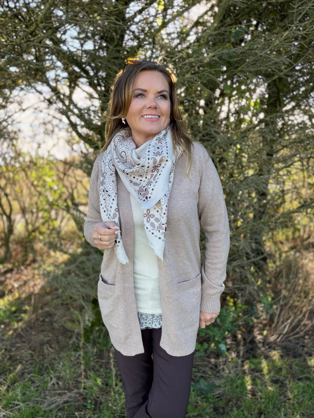 Agnes cardigan fra Freequent – Silver Mink
