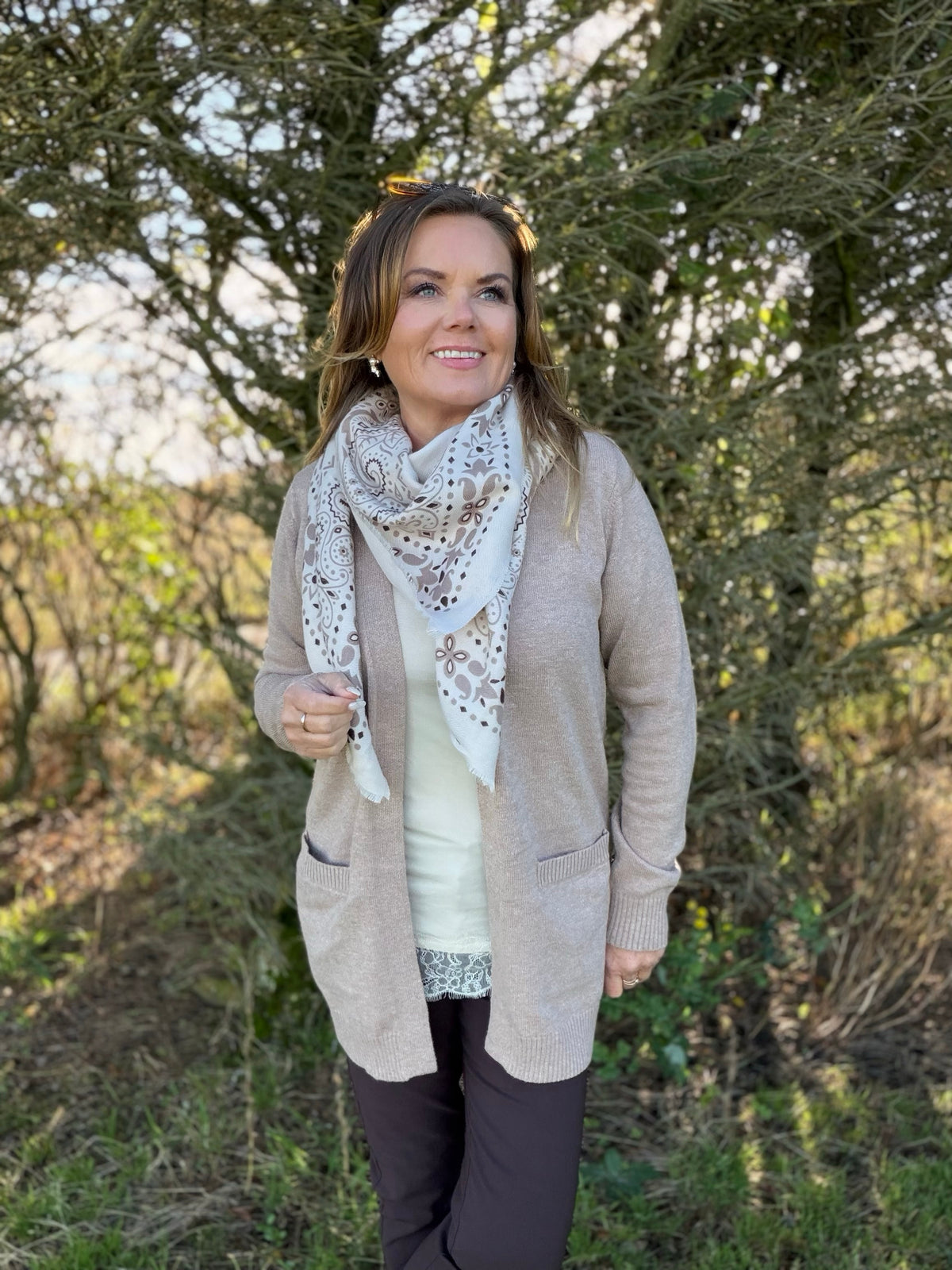 Agnes cardigan fra Freequent – Silver Mink