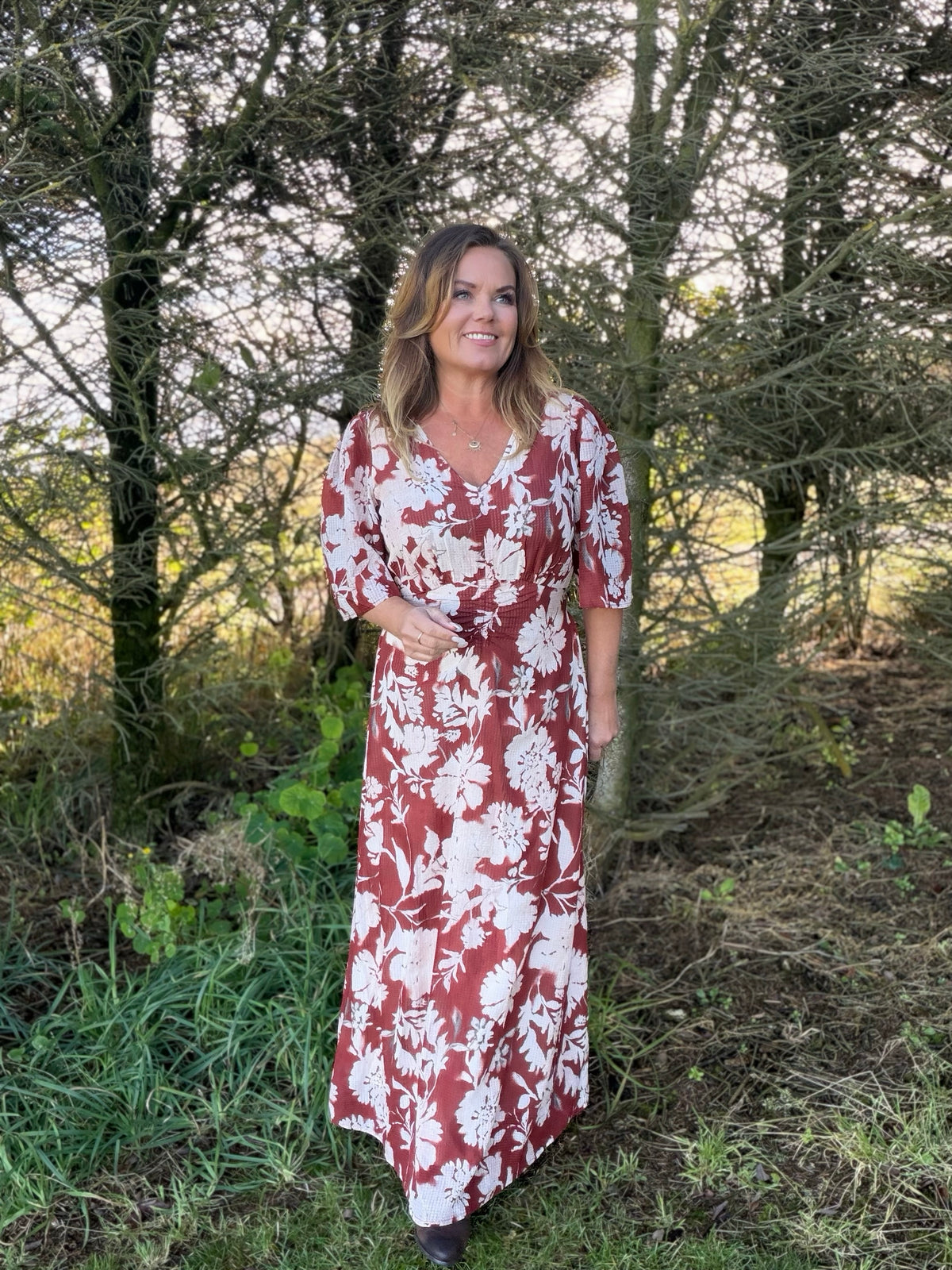 Haily maxikjole fra Cream – rust og krem