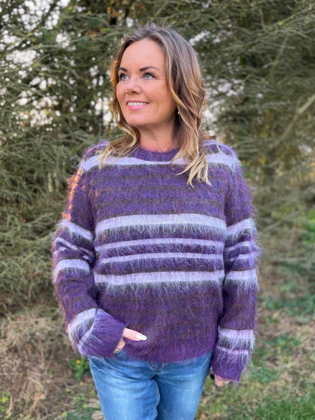 Lippi pullover fra Freequent – lilla stripet