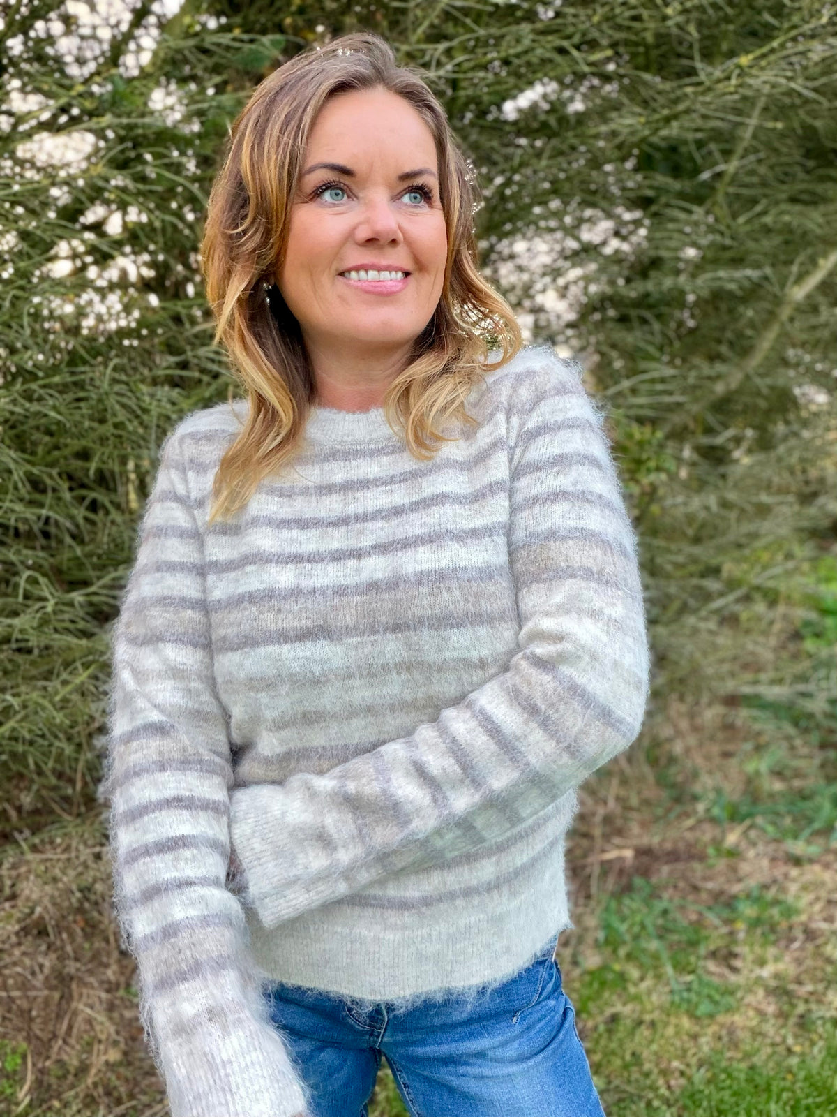 Lippi pullover fra Freequent – kremfarget stripet