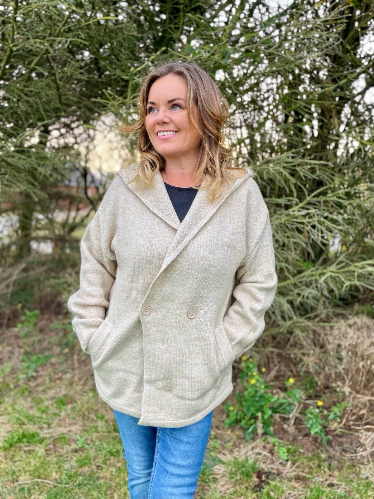 Herla 4 cardigan med hette – beige