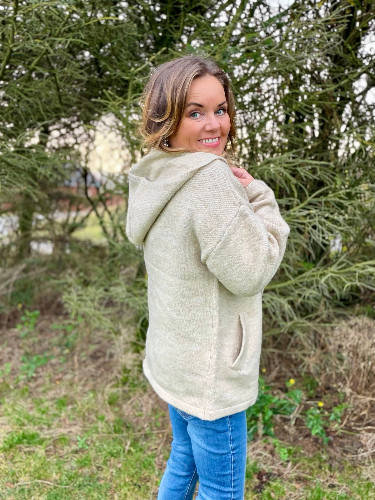 Herla 4 cardigan med hette – beige