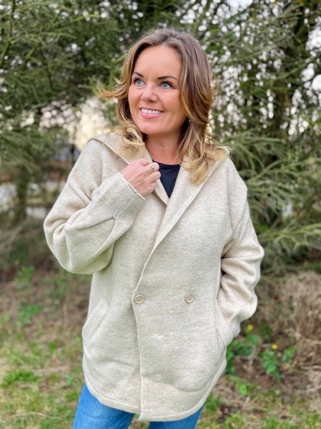 Herla 4 cardigan med hette – beige