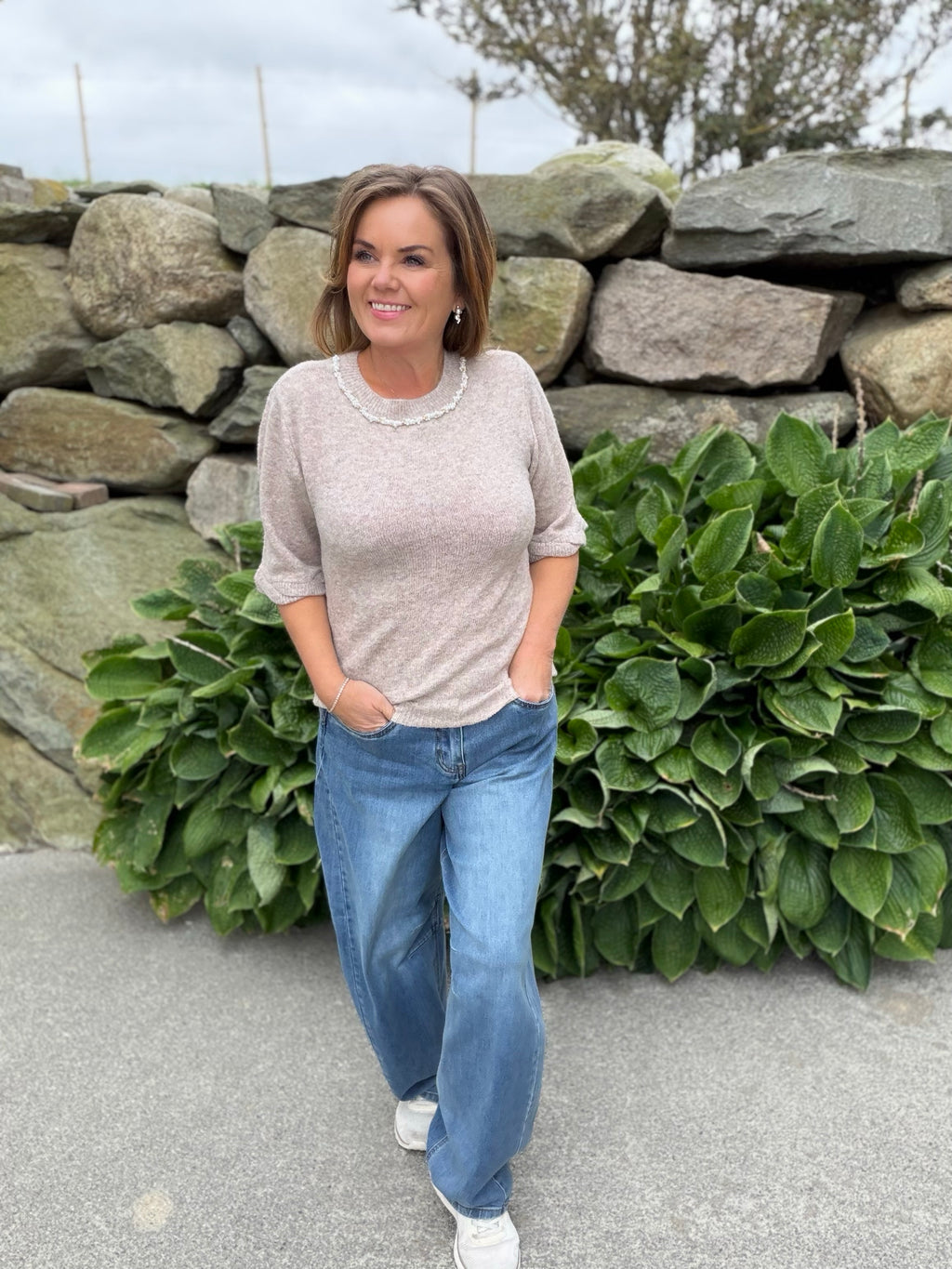 Trusty strikket bluse med perledetaljer – Cream