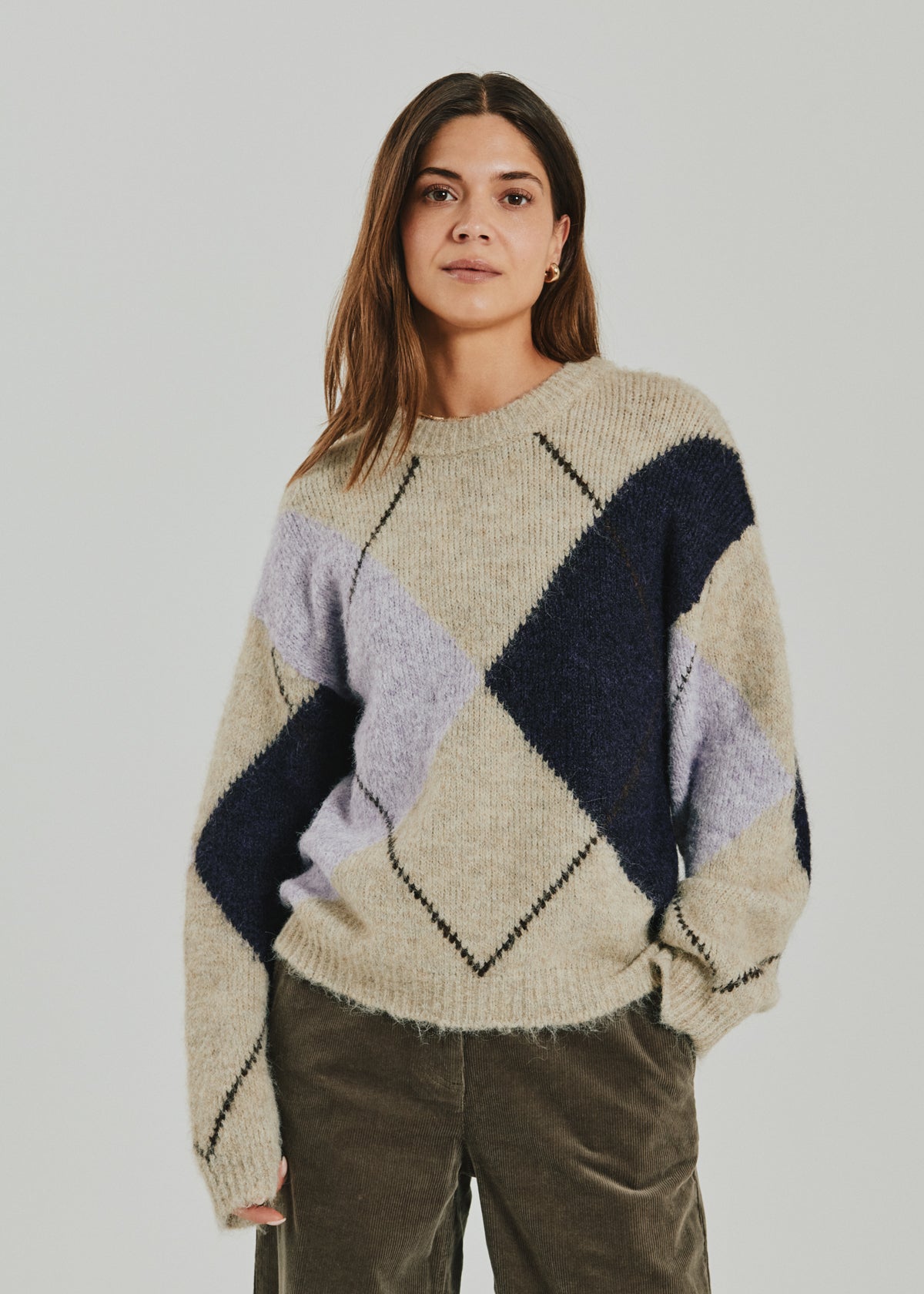 Grslulu pullover fra Freequent – beige/lilla mønster