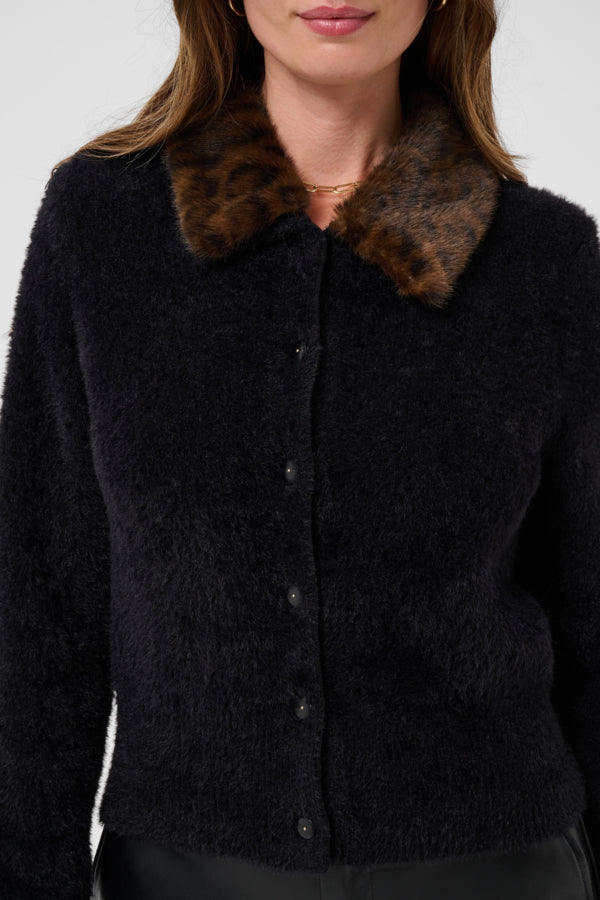 Inaya cardigan fra Cream – sort med brun krage