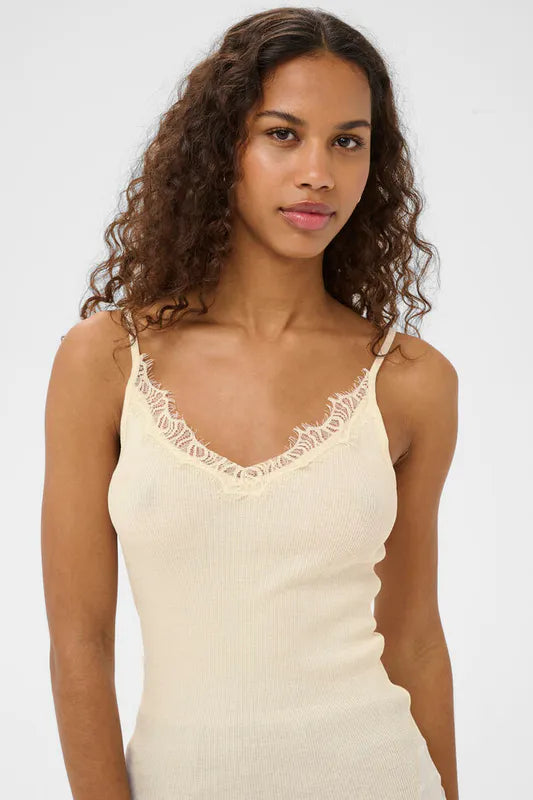 MayaSZ singlet med blondekant – Lys – Saint Tropez