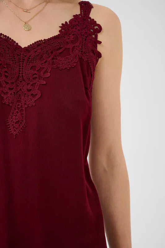 Anna topp fra Cream – Cabernet Red