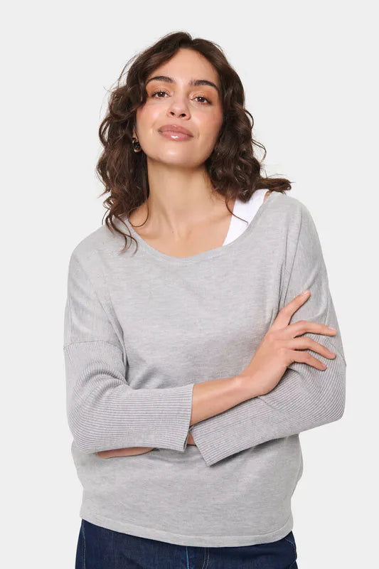 Mila genser med rund hals fra Saint Tropez – Pearl Grey