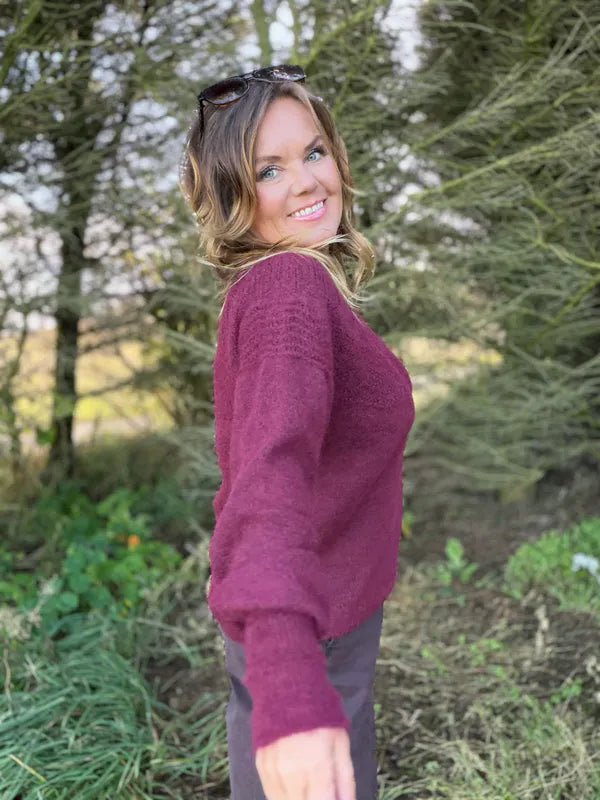Junah Pointelle genser fra Cream – Cabaret Red